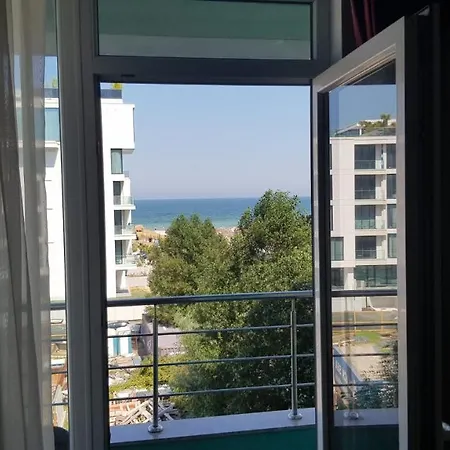 Deny * Mamaia