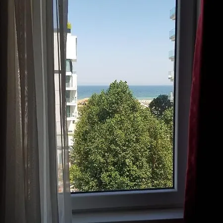 Deny Apartment Mamaia